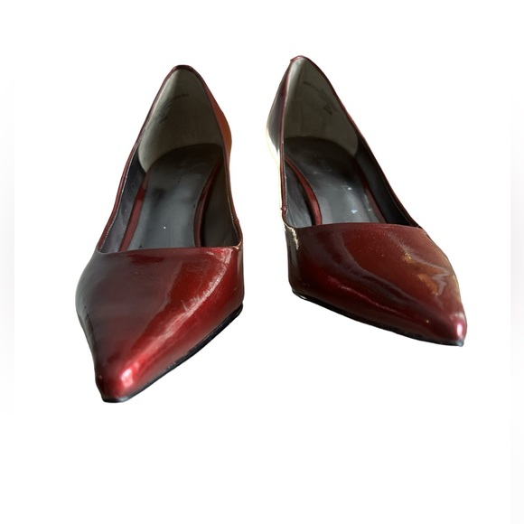 NINE WEST RED VEGAN LEATHER PUMP WITH RED GEMS DOWN BACK KITTEN HEEL NWOB - Picture 2 of 10